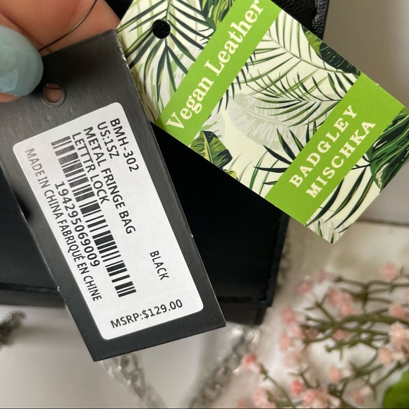 NWT Badgley Mischka Metal Fringe Bag w/Silverstone chain and fringe - Picture 5 of 10